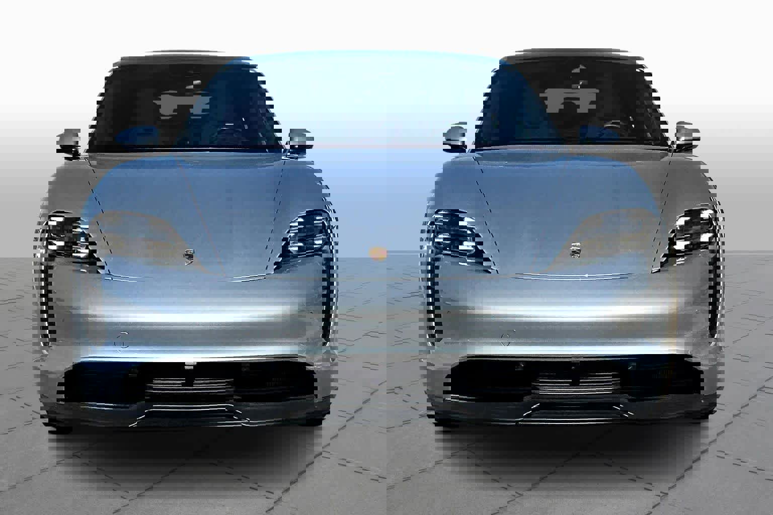 Used 2022 Porsche Taycan image 3