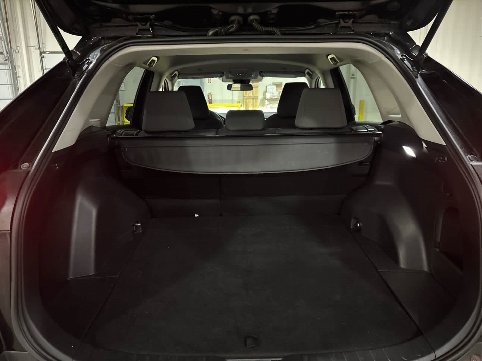 Used 2025 Toyota RAV4 XLE AWD/4WD image 6