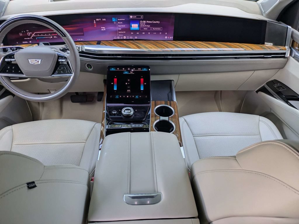Certified 2025 Cadillac Escalade Sport Platinum w/ LPO, Floor Liner Package AWD/4WD image 18