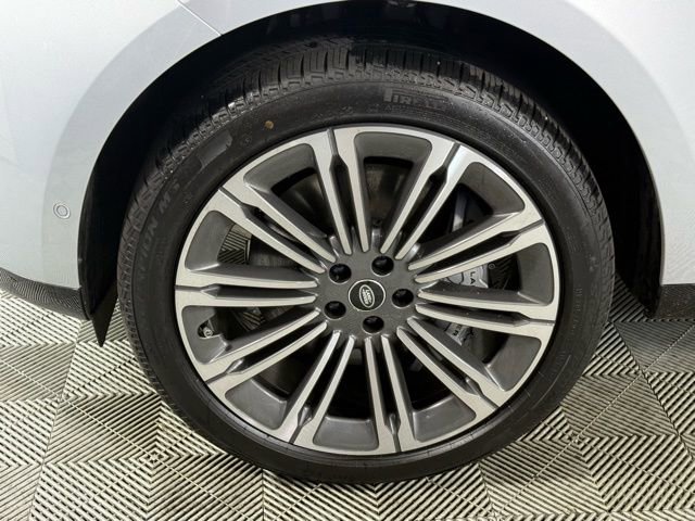 New 2025 Land Rover Range Rover SE image 10