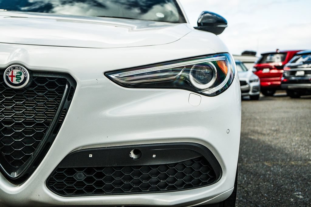 Used 2022 Alfa Romeo Stelvio Veloce AWD/4WD image 9
