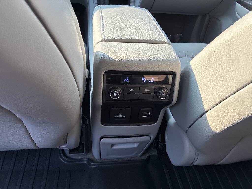 Used 2018 GMC Acadia SLT FWD image 19