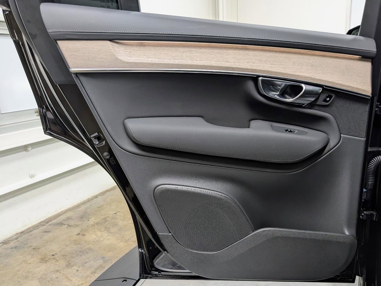 Used 2025 Volvo XC90 B5 Core w/ Protection Package Premier image 18