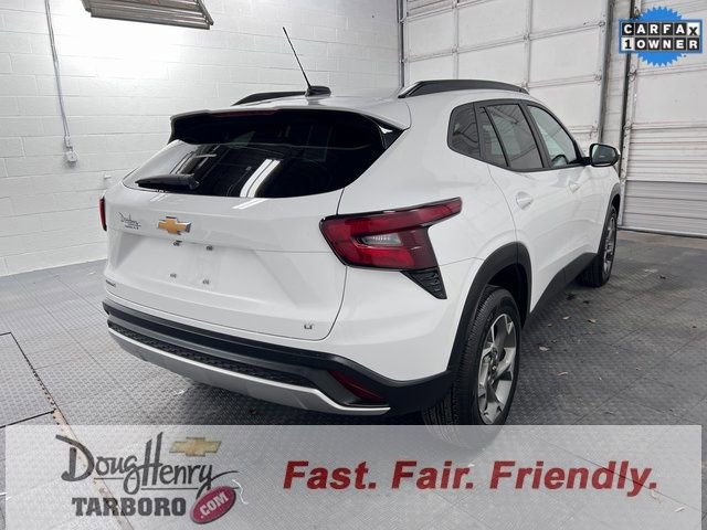 Used 2025 Chevrolet Trax LT w/ LT Convenience Package image 8