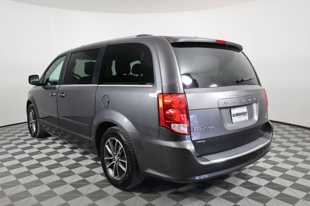 Used 2017 Dodge Grand Caravan SXT FWD image 4
