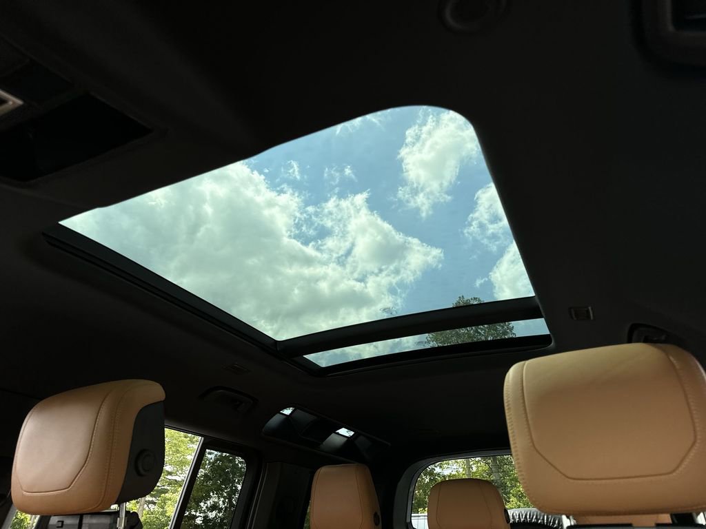 Used 2023 Land Rover Defender 110 V8 image 32