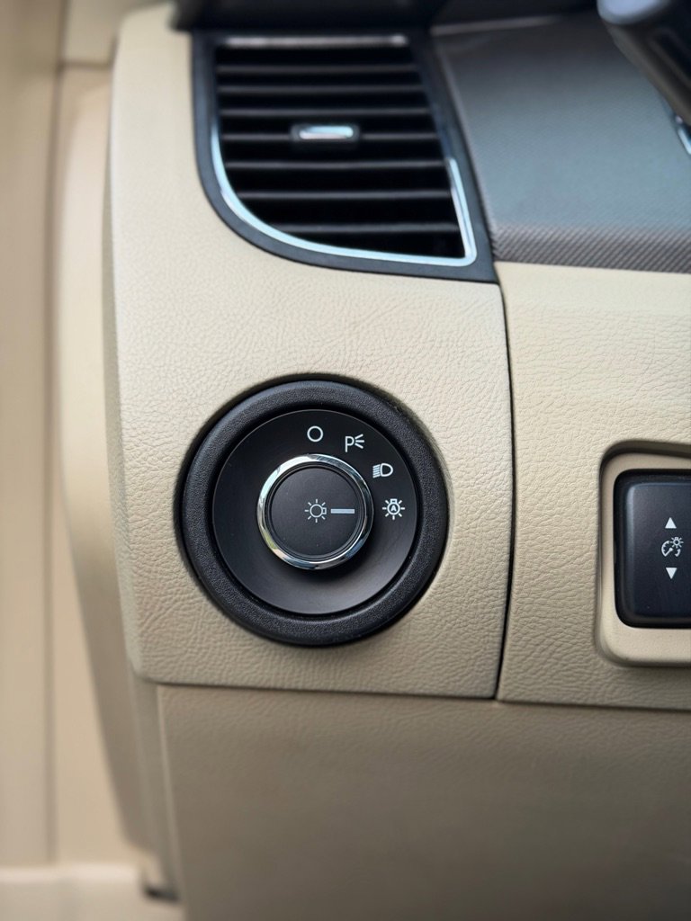 Used 2015 Ford Taurus SE FWD image 16