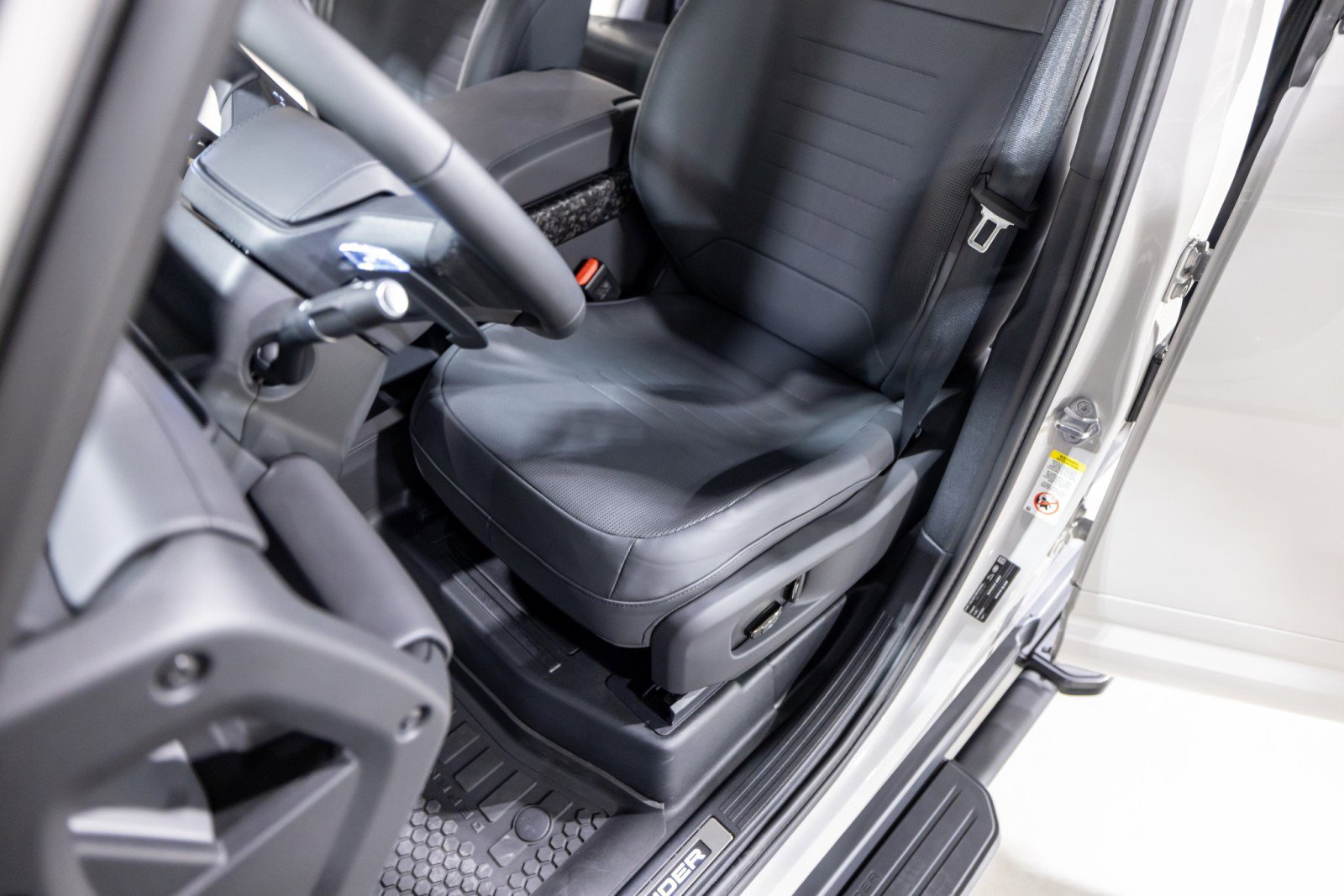 Used 2026 Land Rover Defender 110 OCTA image 42