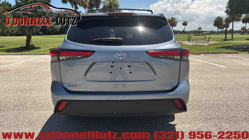 Used 2023 Toyota Highlander XLE FWD image 5