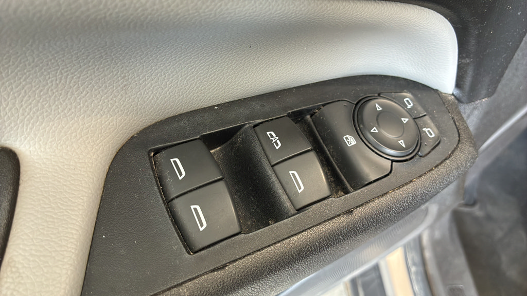 Used 2018 Chevrolet Equinox LT w/ Sun & Infotainment Package FWD image 21