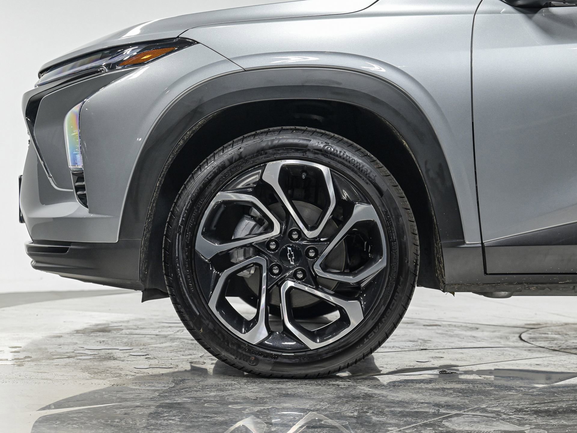 Used 2024 Chevrolet Trax RS w/ Sunroof Package FWD image 3