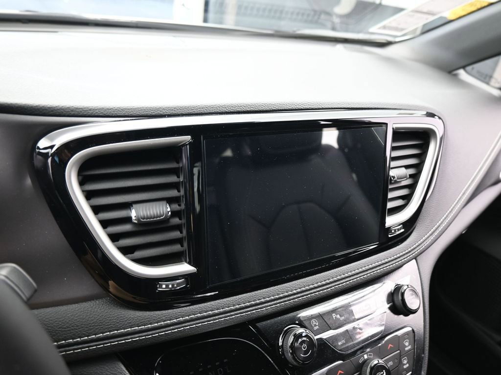 New 2026 Chrysler Pacifica Select image 18