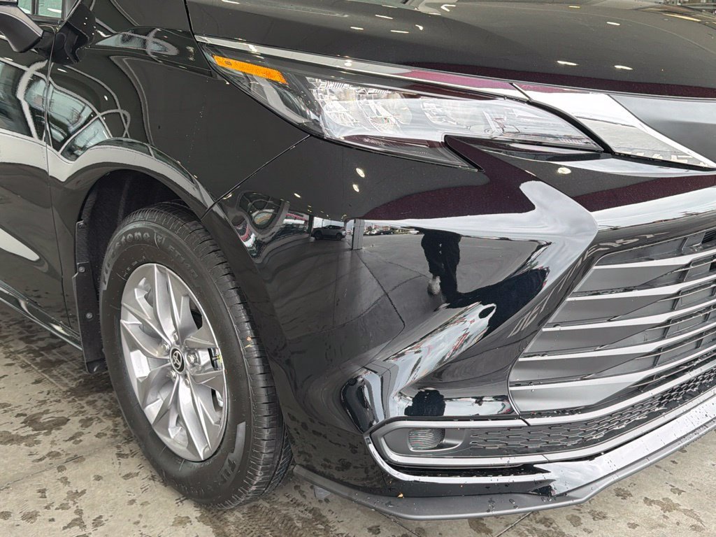 New 2026 Toyota Sienna LE FWD image 8