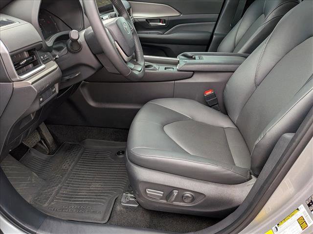Used 2026 Toyota Grand Highlander XLE image 16
