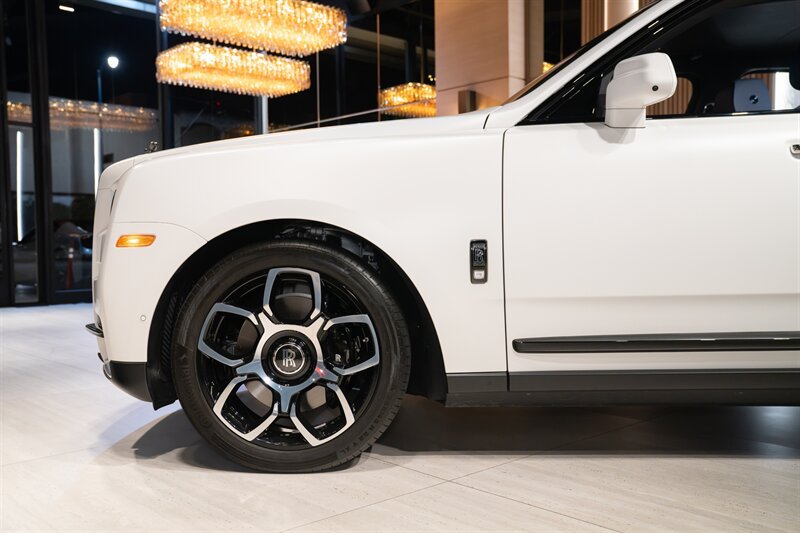 Used 2023 Rolls-Royce Cullinan Black Badge AWD/4WD image 37