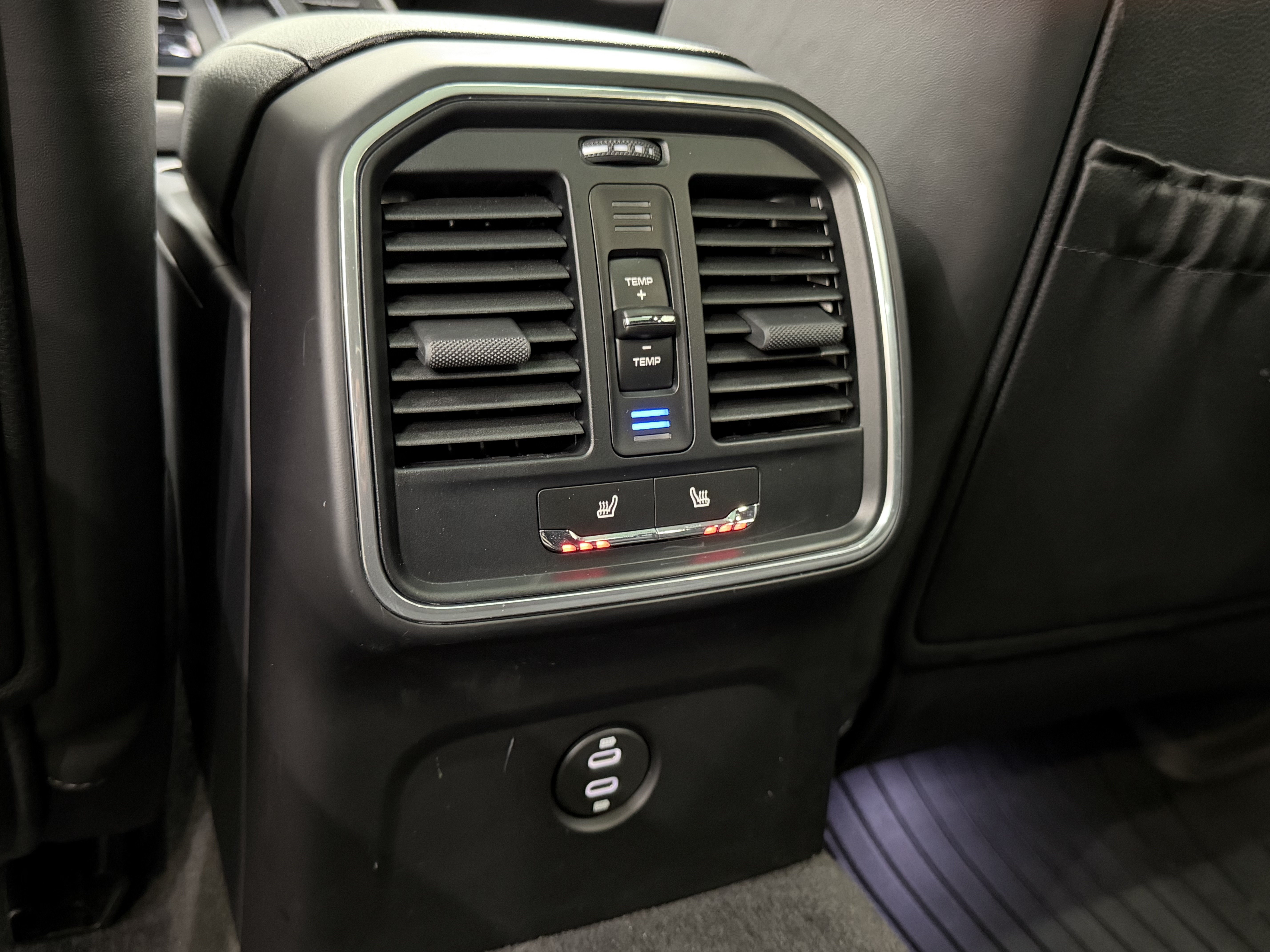 Certified 2023 Porsche Macan S AWD/4WD image 21
