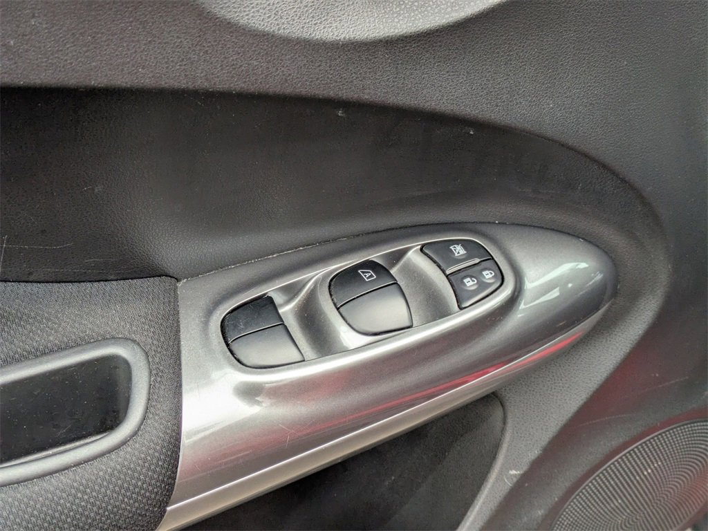 Used 2017 Nissan Juke S image 16