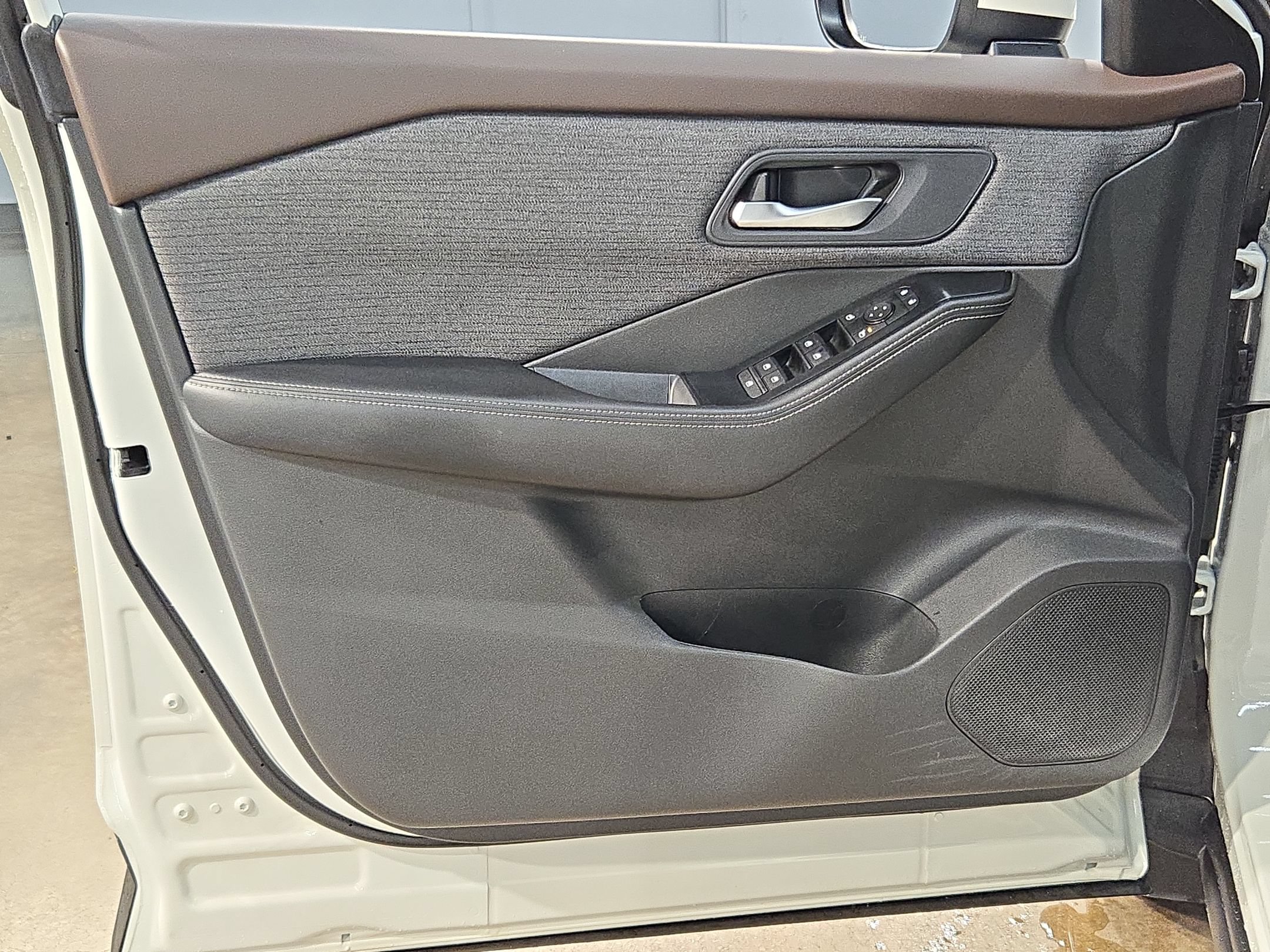 Used 2023 Nissan Rogue SV FWD image 20