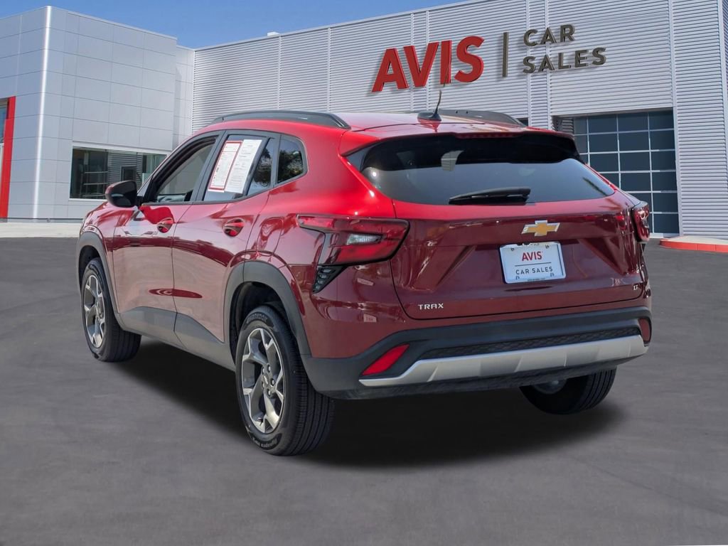 Used 2025 Chevrolet Trax LT w/ LT Convenience Package FWD image 9