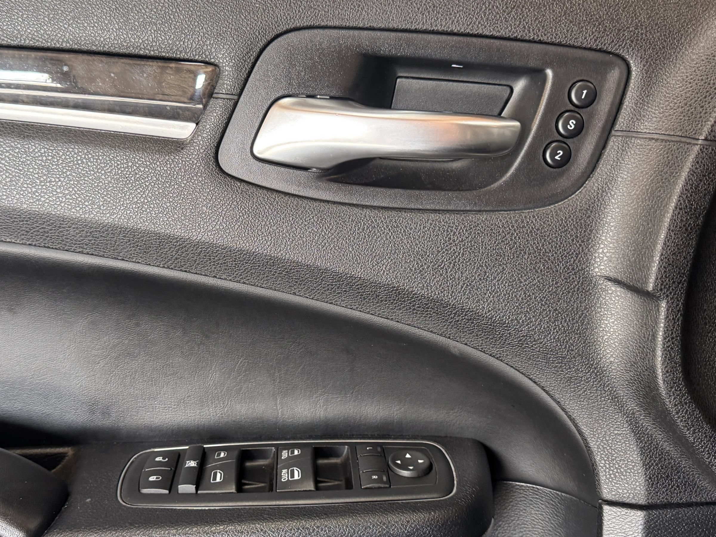 Used 2016 Chrysler 300 C AWD/4WD image 13