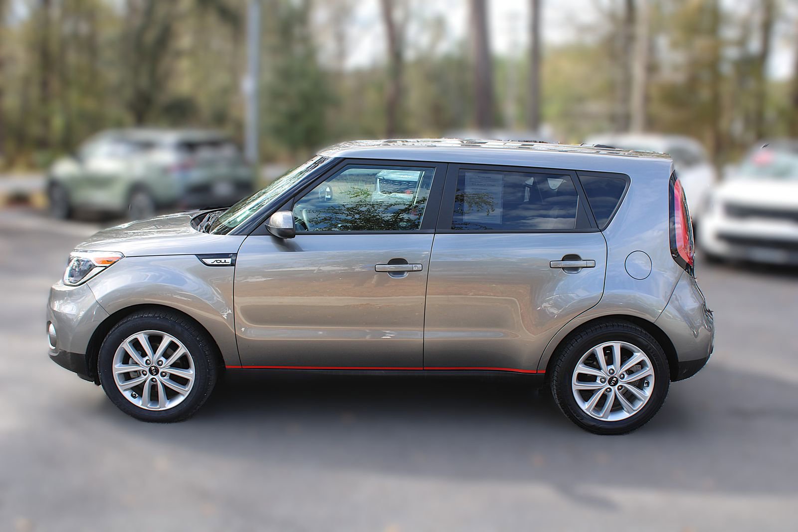 Certified 2018 Kia Soul + image 5