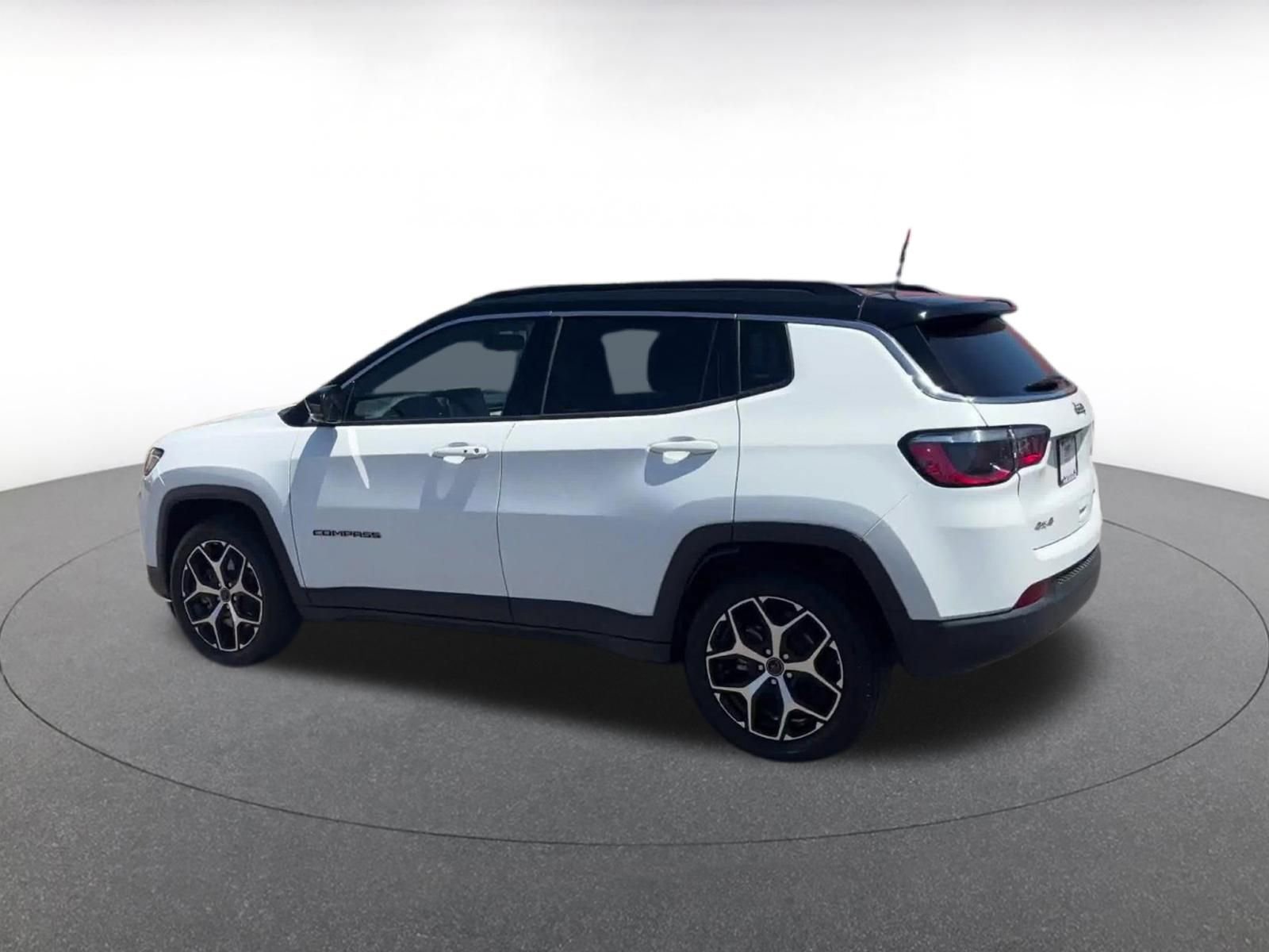 Used 2025 Jeep Compass Limited AWD/4WD image 10