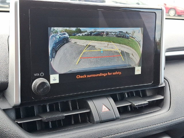 Used 2025 Toyota RAV4 XLE AWD/4WD image 17