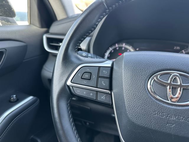Used 2024 Toyota Highlander LE FWD image 24