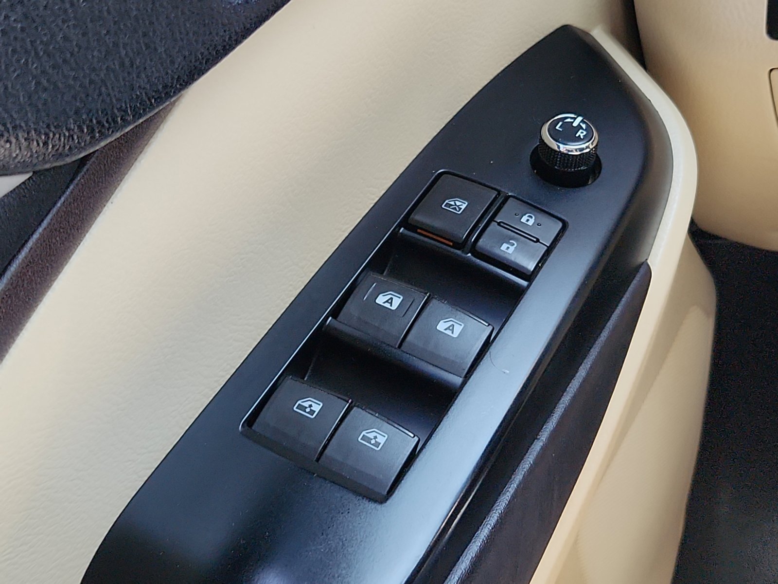 Used 2016 Toyota Highlander XLE FWD image 15