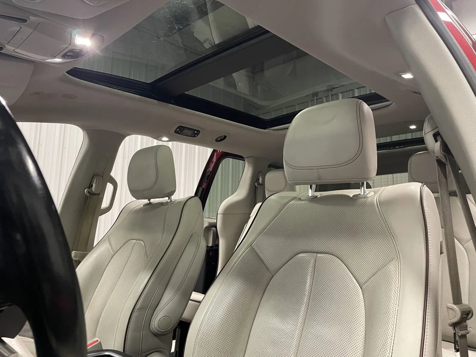 Used 2019 Chrysler Pacifica Limited w/ Tire & Wheel Group image 38