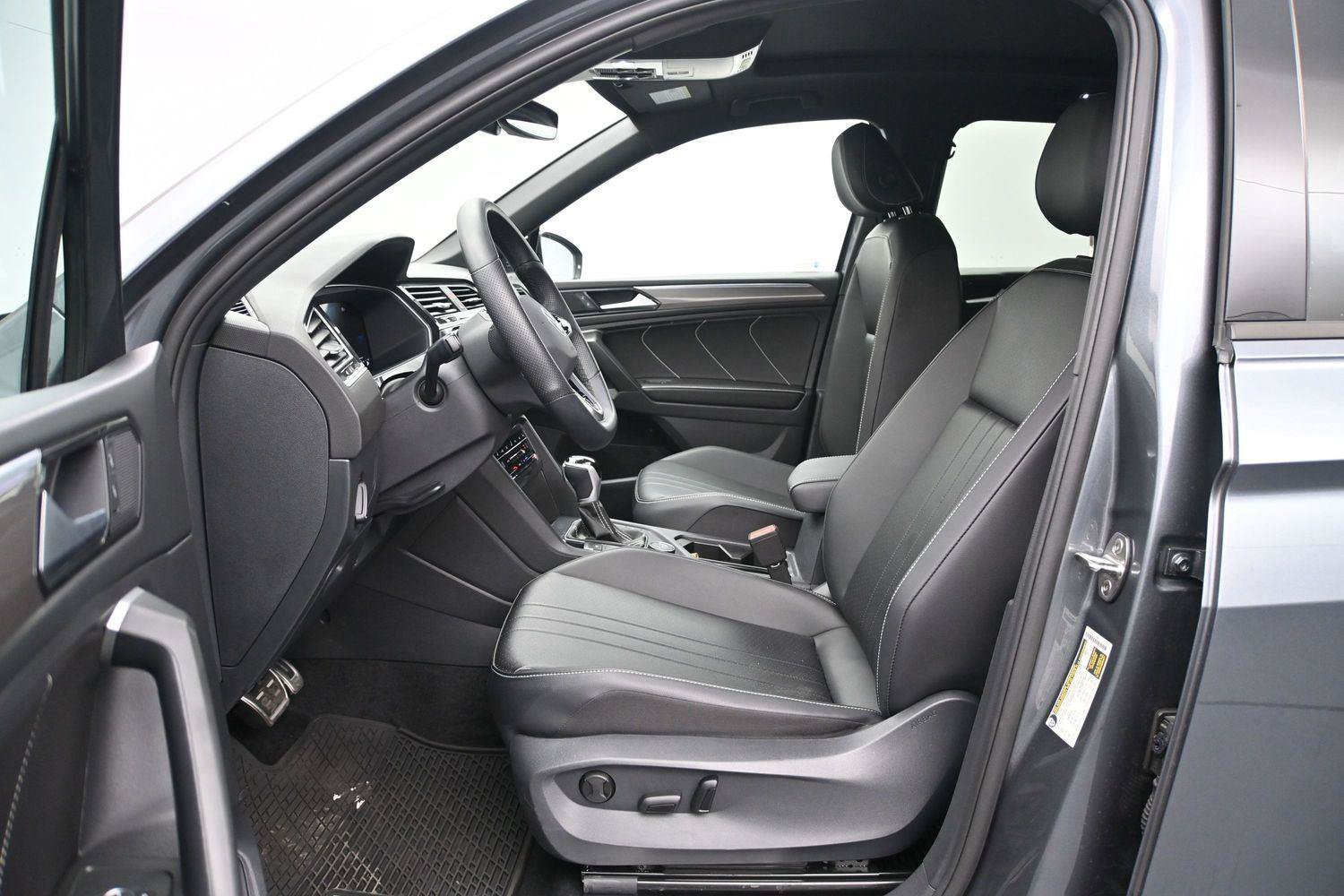 Certified 2024 Volkswagen Tiguan SE R-Line AWD/4WD image 7
