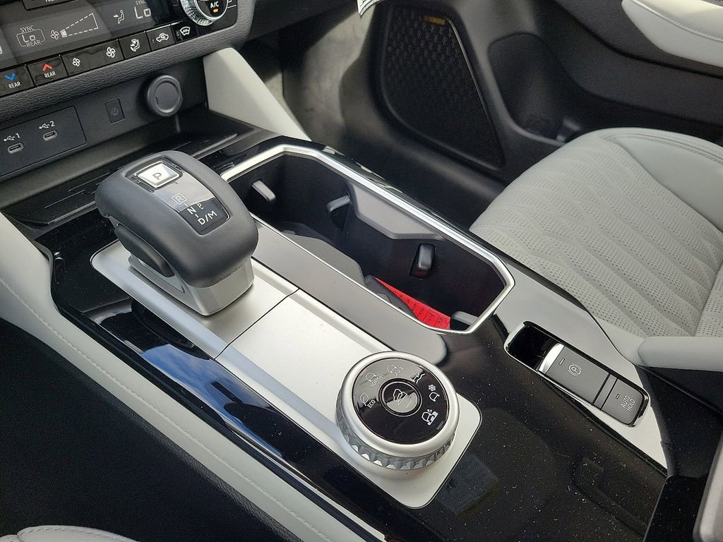 New 2025 Mitsubishi Outlander AWD image 16