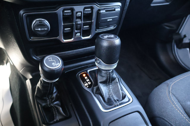 Used 2024 Jeep Wrangler Unlimited Sahara AWD/4WD image 13