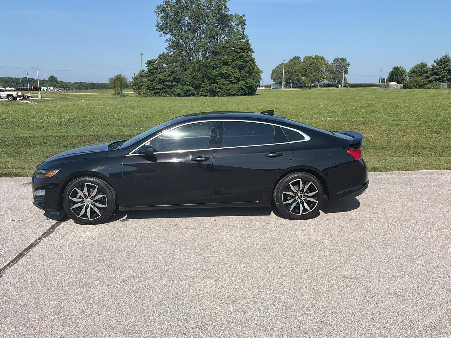 Used 2023 Chevrolet Malibu RS FWD image 2
