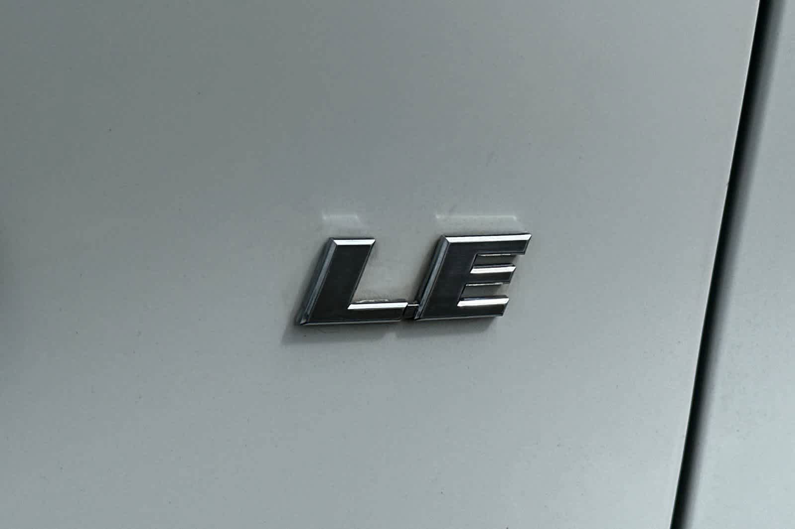 Used 2019 Toyota RAV4 LE w/ Carpet Mat Package FWD image 31