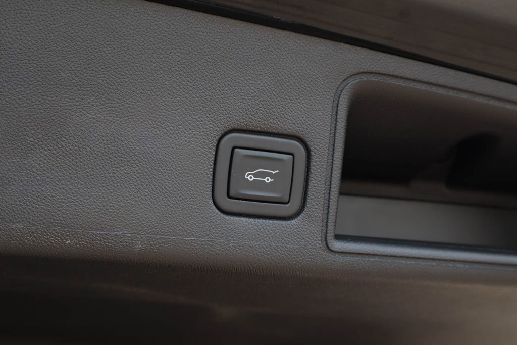 Certified 2023 GMC Terrain SLE w/ Driver Convenience Package FWD image 26