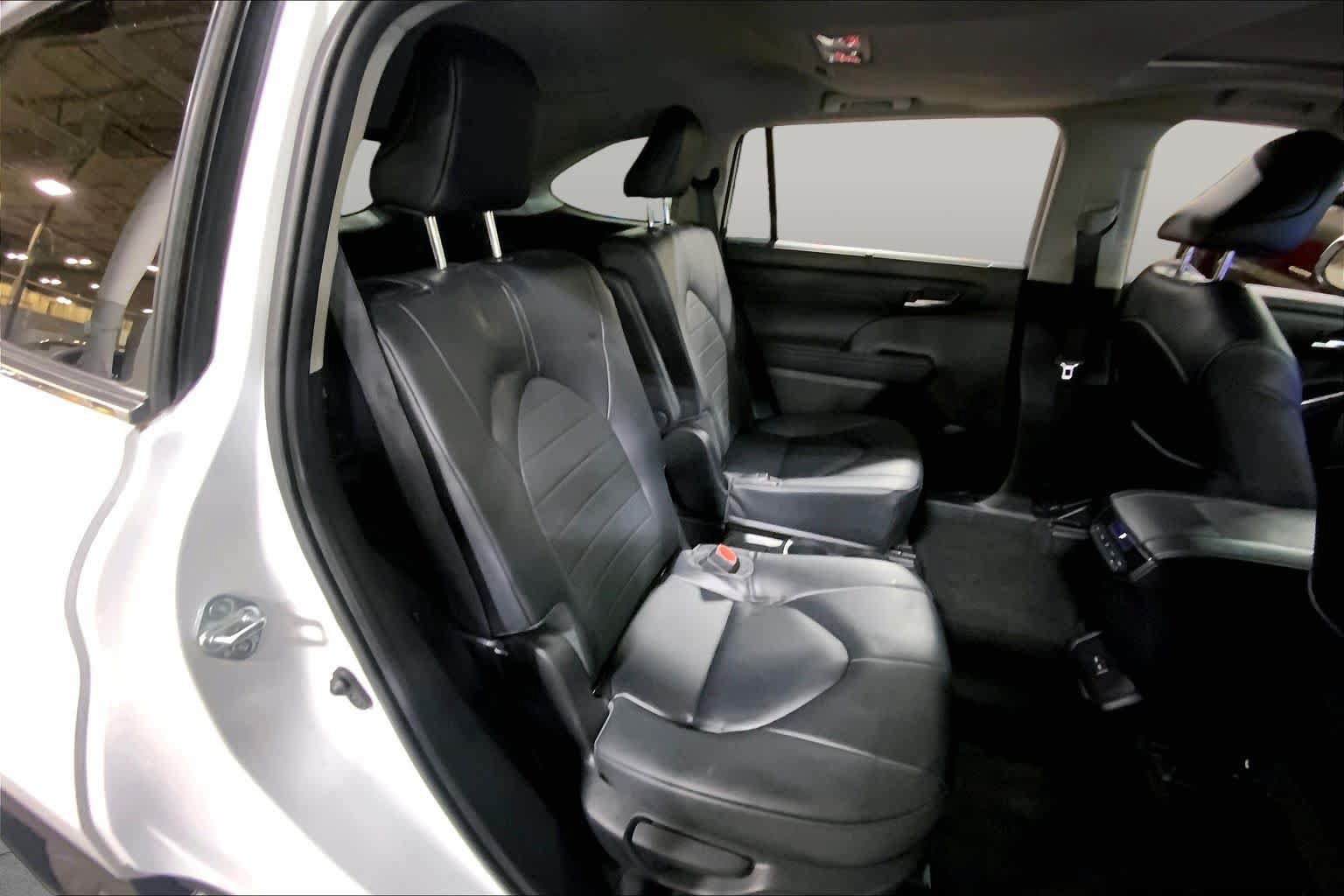 Used 2023 Toyota Highlander XLE AWD/4WD image 20