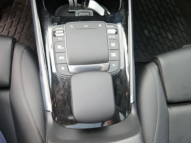 Used 2023 Mercedes-Benz GLB 250 4MATIC image 16