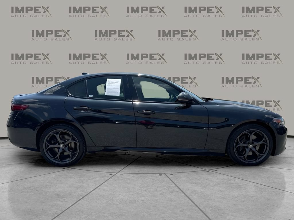 Used 2019 Alfa Romeo Giulia AWD w/ Nero Edizione image 6