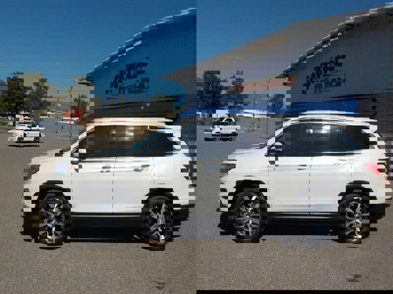 Used 2016 Honda Pilot Elite image 3