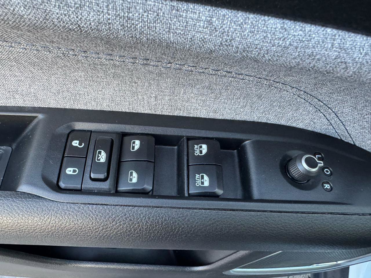 Used 2024 Jeep Compass Latitude w/ Sun and Sound Group image 14