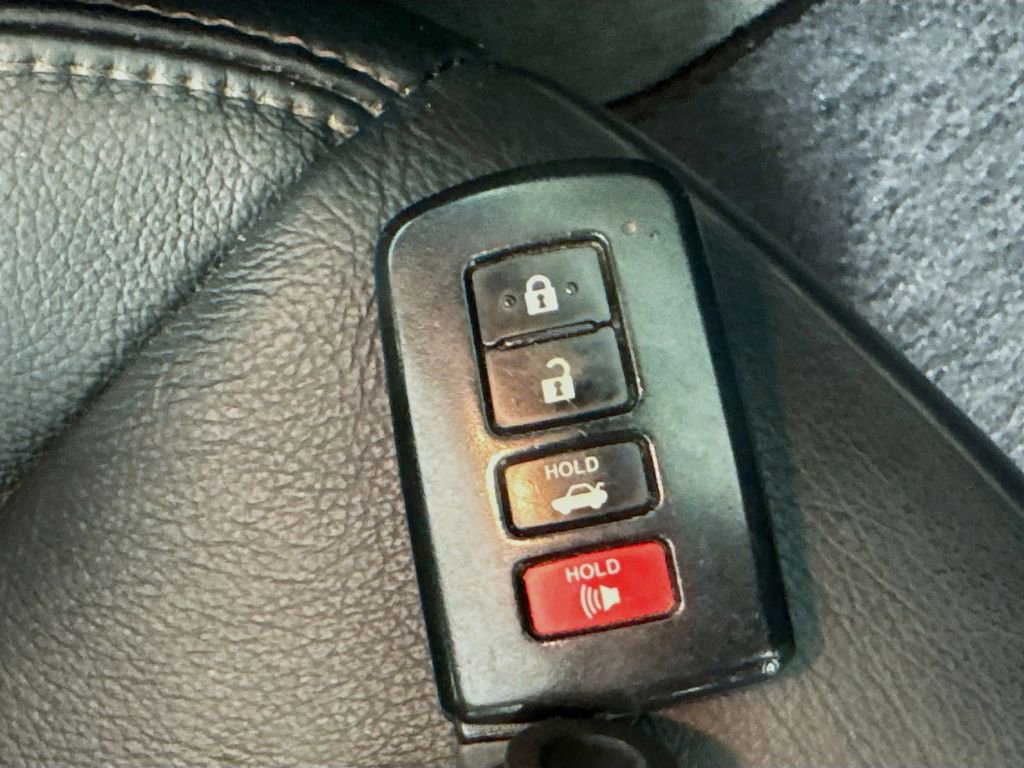 Used 2015 Toyota Avalon XLE Touring image 38