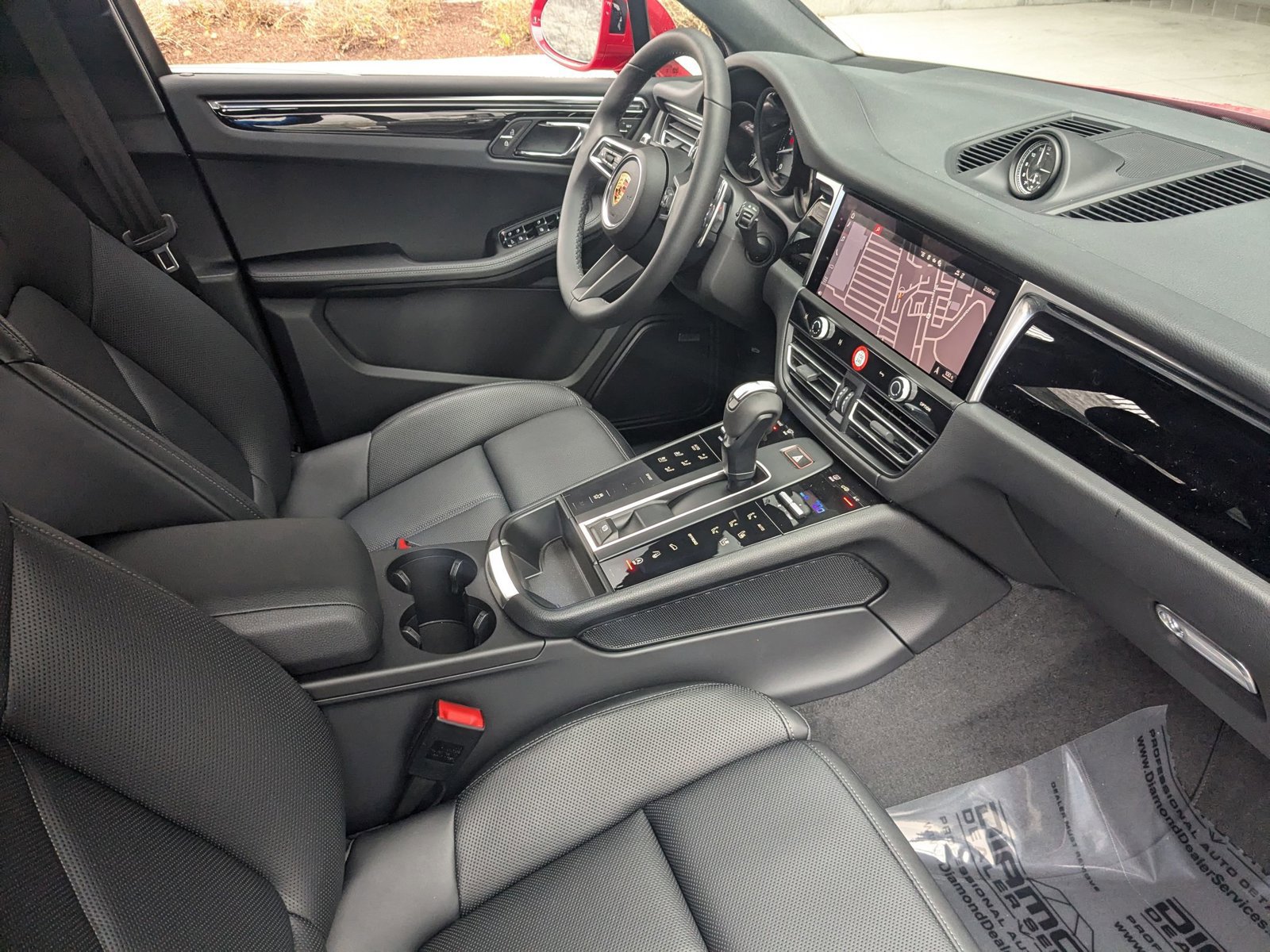 Used 2025 Porsche Macan image 27