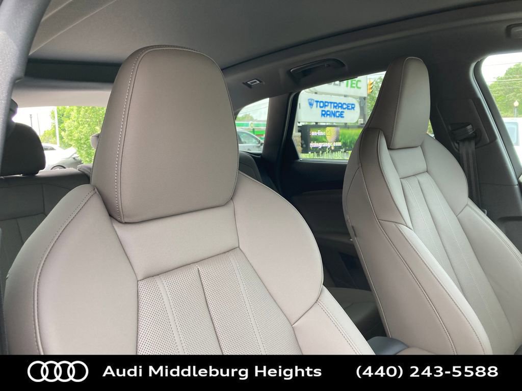 Used 2025 Audi Q5 Premium w/ Convenience Package image 19