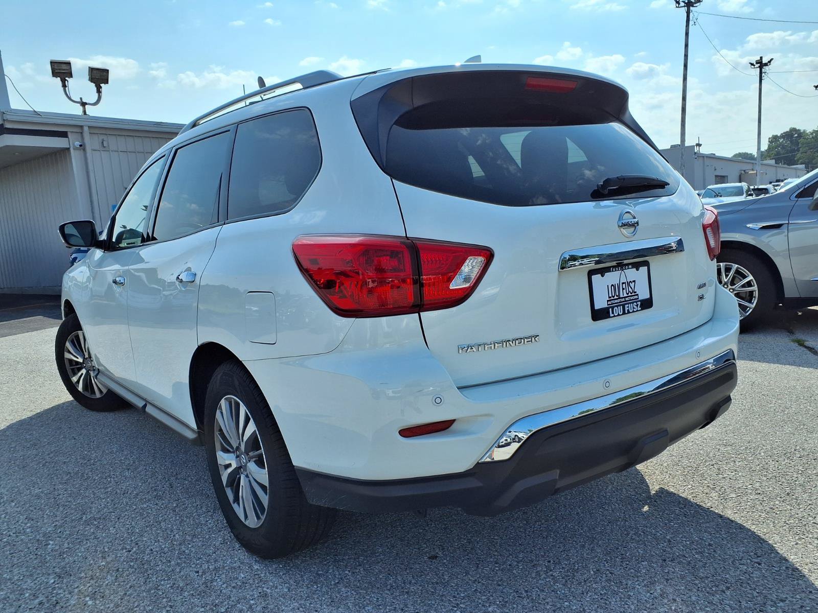Used 2019 Nissan Pathfinder SL AWD/4WD image 32