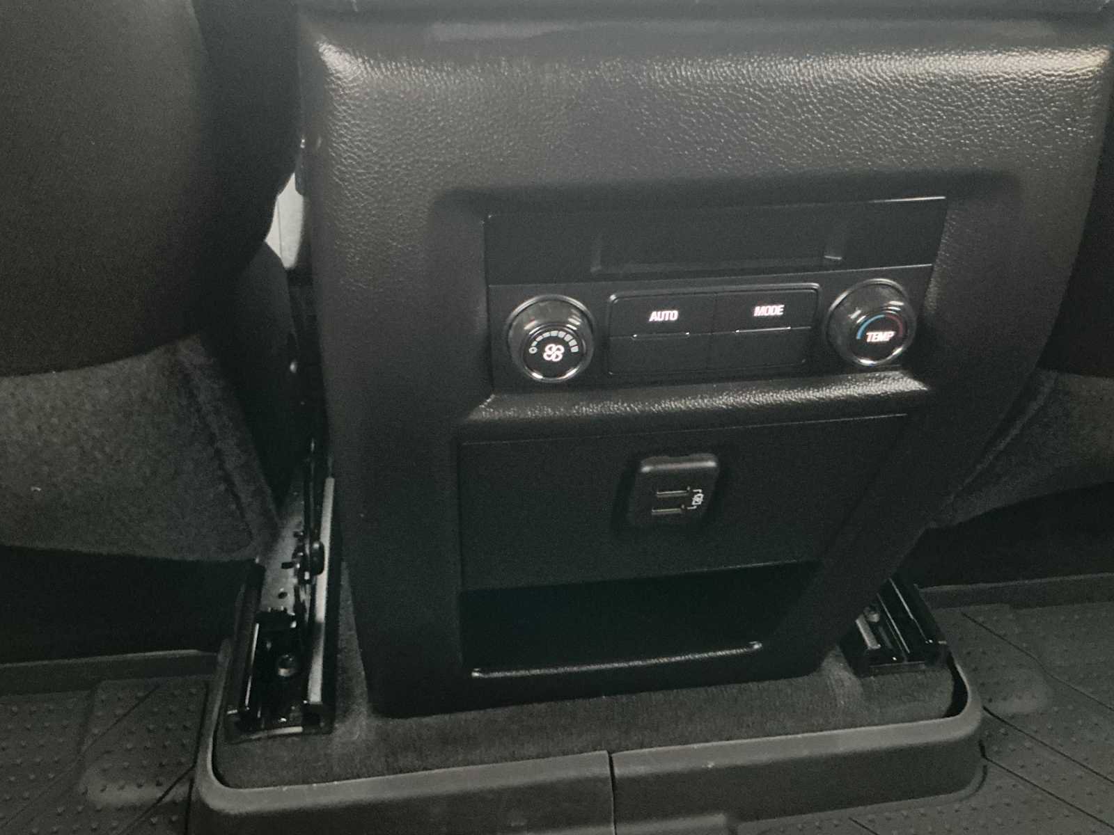 Used 2023 Chevrolet Traverse LT image 16