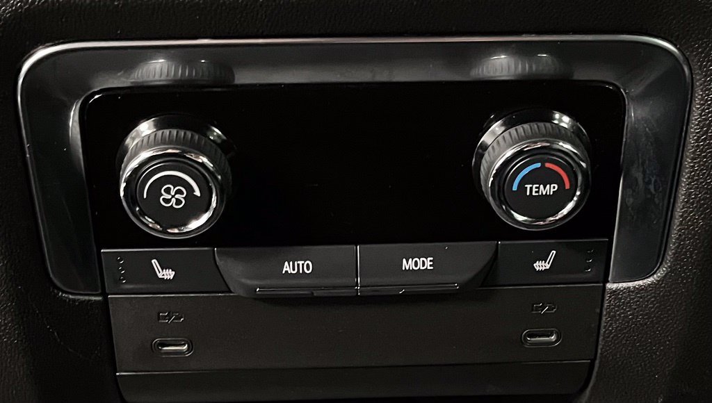 Used 2025 Chevrolet Suburban Premier AWD/4WD image 47