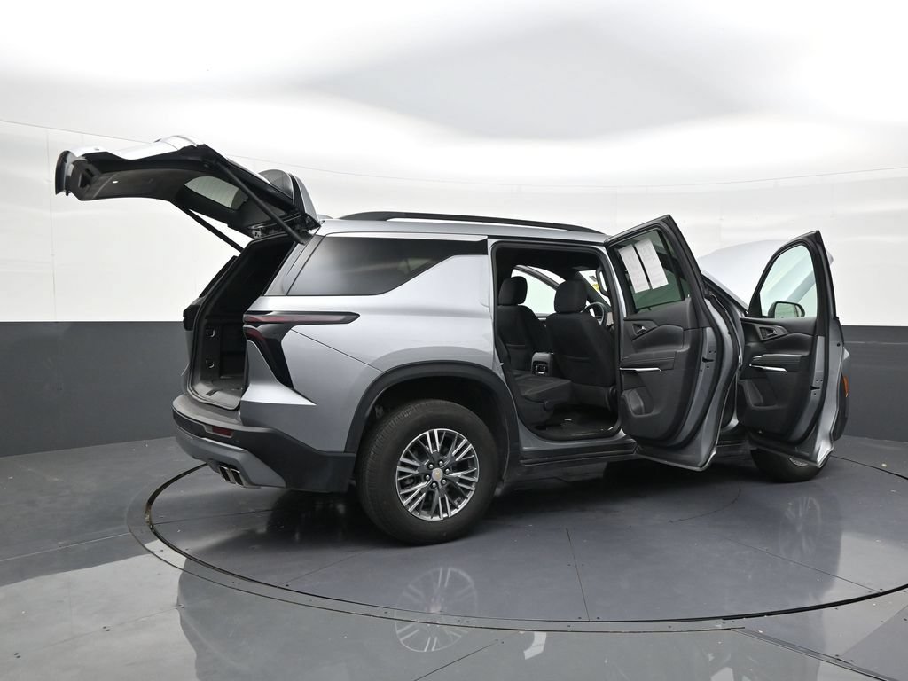Used 2024 Chevrolet Traverse LT FWD image 27