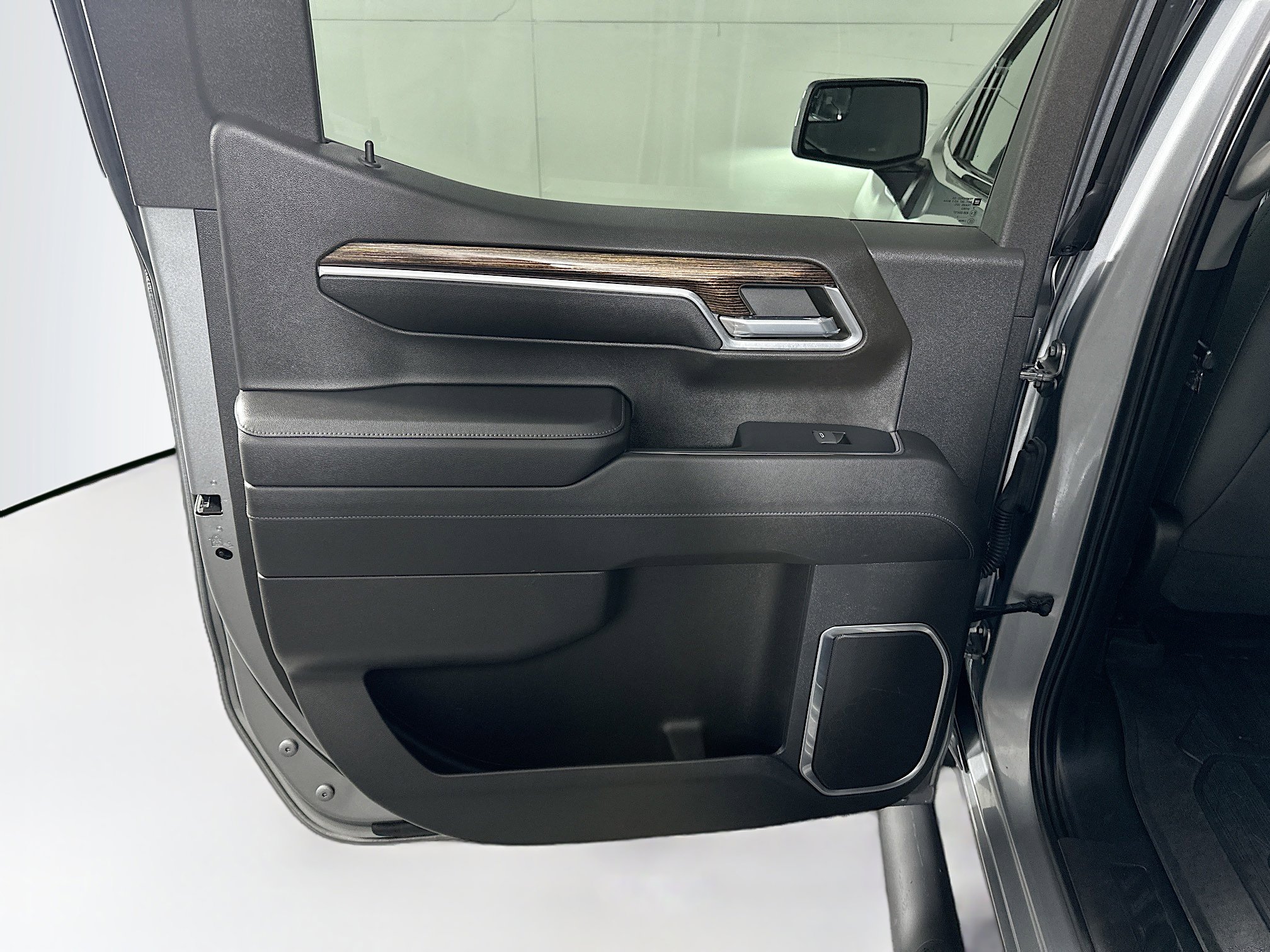 Used 2023 GMC Sierra 1500 SLE image 25