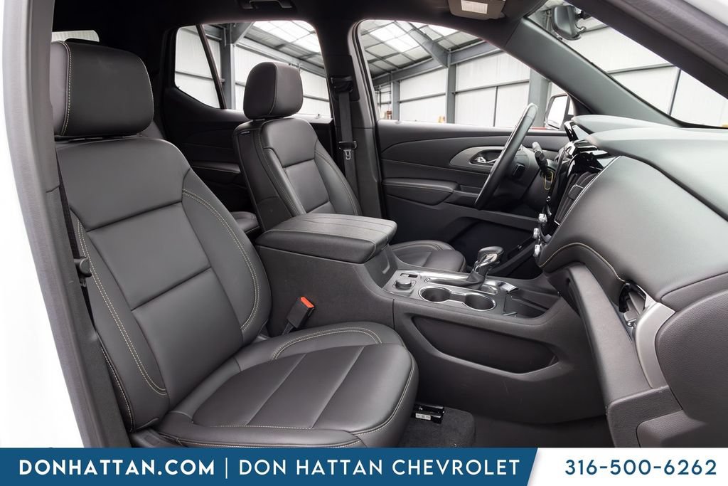 Used 2023 Chevrolet Traverse LT FWD image 19
